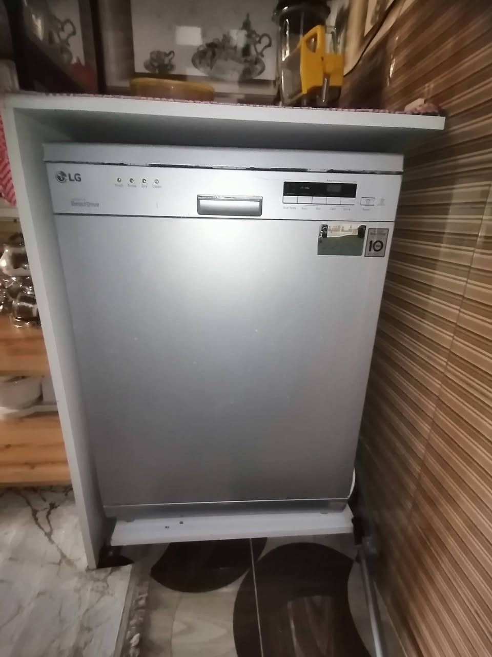 غسالة مواعين شغالة بس ما تسخن الماء السعر ١٠٠ للاستفسار ***********
