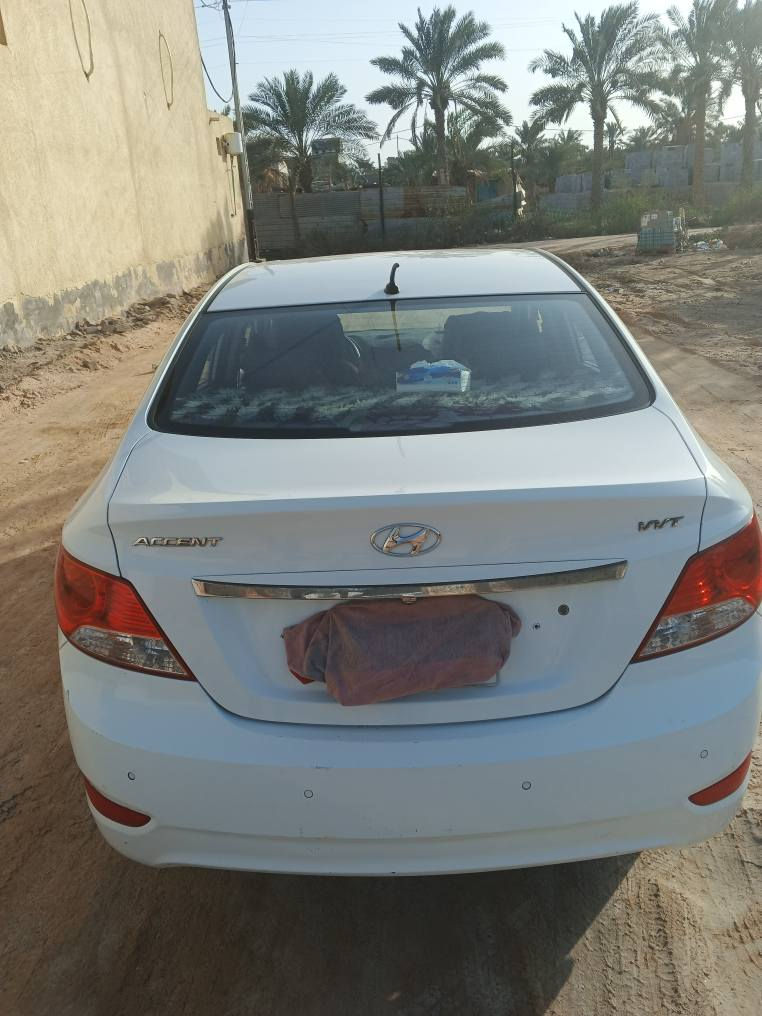 سلام عليكم 
هونداي اكسنت 
موديل 2013 خليجي 
سياره  جاهزه فول مواصفات تحكم ستيرن 
مري ام الاشاره كهربائيه 
3 شاشات 
حساسات كامره خلفيه 
بيها صبغ بالبنيد كد شبر موضح بالصوره 
رقم بصره بأسمي شرط المداور 
السعر 110 وبيها مجال بسيط 
مكاني بصره ابي الخصيب 
*********** الزبير, البصرة
