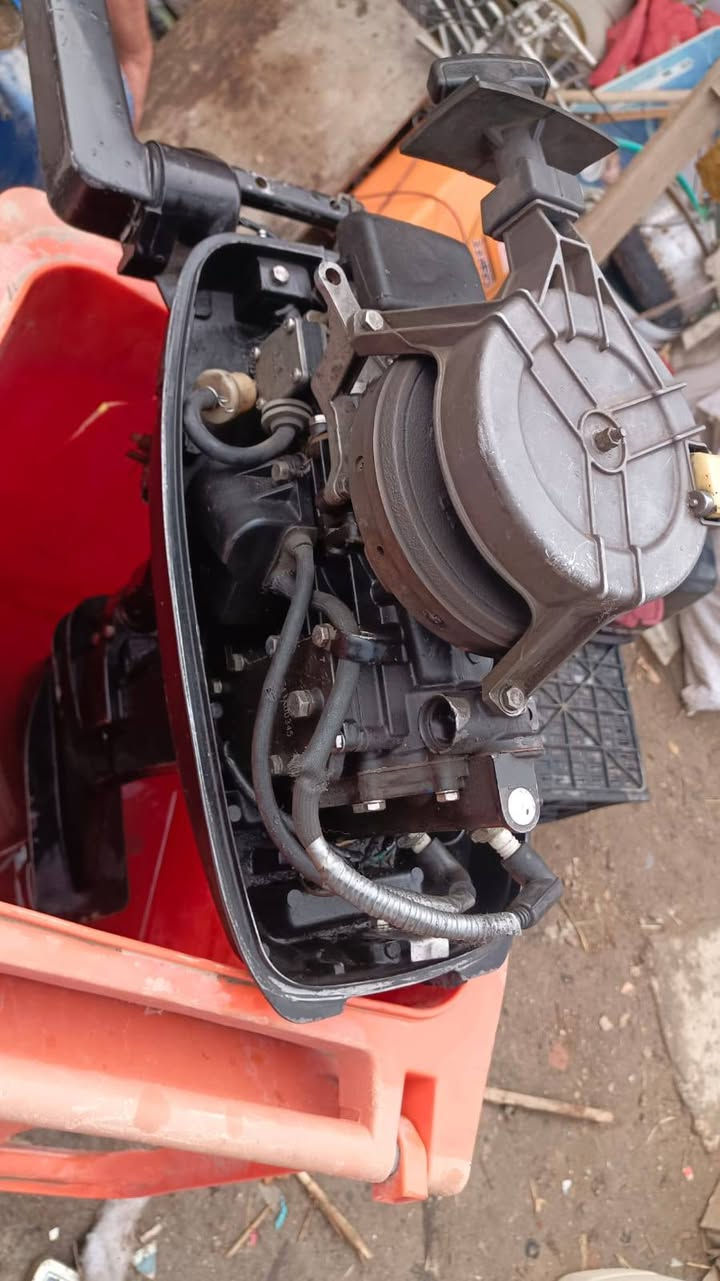 سلام عليكم مكينة ام 8 توهاتسو ما مفتوحة لا محرك ولا گير فقط بولبرن مبدل بيها نظيفة كلش بس اشتريت أكبر منها وأريد ابيعها سعرها (500) العنوان ناصرية سوق الشيوخ ت ***********
