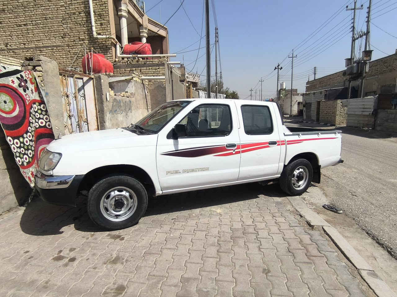 ***********
السلام عليكم سياره بها بنزين رقم جديد مخرب جديد وبير جديد 70 وبها مجال محافظه ميسان
