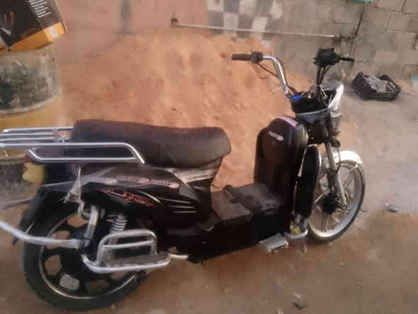 هارلي مستعمل.خمس بطاريات ٣٠٠الف 
***********
