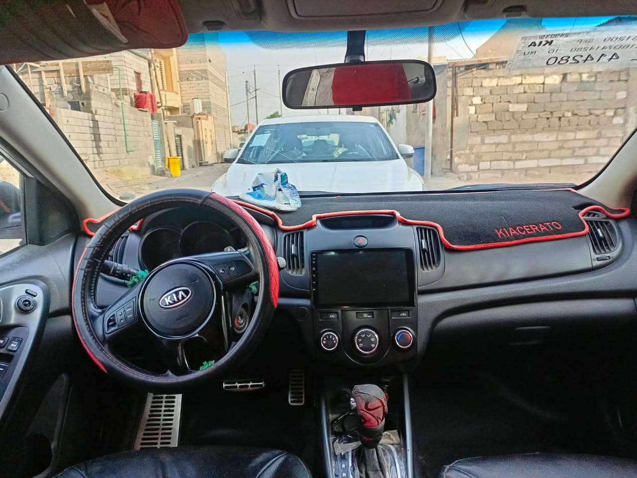 سيارة كيا سيراتوا موديل 2013 للبيع سيارة موظف ما متعوبة بيهه بارد باب الصدر وتحتاج كمبريسر للتبريد الباقية جاهزة من كلشي سنوية جديدة تختم تاير جديد حدادية جديدة سيارة جاهزة بس فول بانزين ودهن هذا رقم صاحب السيارة
السعر 100 وبيه مجال 
 *********** الاستفسار الاتصال بصاحب الرقم
