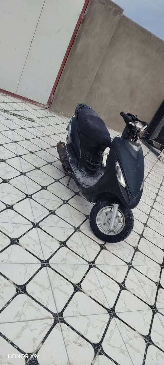 للبيع دراجه جاهزه ما عايزه كل شيء يشغل واطلع وين ما تريد السعر 160 وبيها مجال المكان نجف ***********
