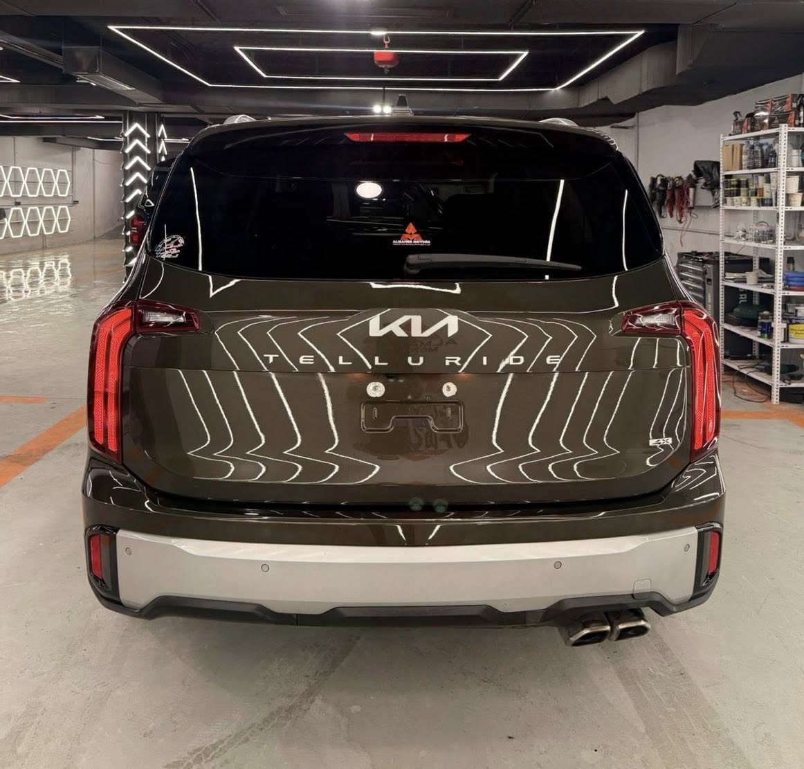 فول مواصفات
السعر اكتب رقم 1 ويصلك السعر عالخاص
كيا تيلورايد EX-X 
مواصفات سلايت رادار امامي - تشغيل عن بعد - مرايات شفط - اشاير بالمرايا - ويل كب حجم 20 - حساسات خلفية - كشنات جلد لون ابيض  خاص بالفئة X LINE - لايت امامي خلفي LED - تدفئة تبريد بالكشنات - شحن لاسلكي - وضعيات قيادة - سستم صوت HARMAN - كشنات متصل - السيارة فئة خاصة X LINE تختلف من الشكل الداخلي والخارجي عن الفئة العادية وبيها هواي مواصفات بعد
قطعتين كلير امريكي وبيها بارد
عنوان السيارة اربيل شركة حسين
للاتصال ..***********..***********
