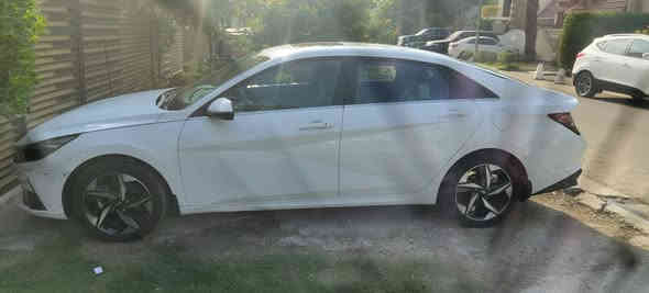 السلام عليكم 
للبيع النترا 2021 خليجي 
بصمه 
فتحه 
تشغيل عن بعد
حساس امامي خلفي 
صندوق ذكي 
مري شفط 
بصمه دخول وترحيب 
ويل كب كروم اصلي عدد5 
رقم بغداد الجديد باسمي 
درايف مود 
شاشه وكامره 
ماشيه 27 الف كيلو 
تخم تايرات جديد
سياره نظيفه وخير من الله  
 بيها تصليح بالباب خلف السايق ومصلحه كارت
مكان السياره بغداد زيونه
للاستفسار الاتصال ***********
السعر168 وبيها مجال بسيط
