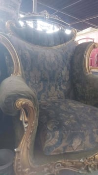 عيوني كونتر ٨ قطع جديد سعره ٦٠٠ تخم 5 قطع سعره ١٧٥ تحف هم موجوده ميز ب...