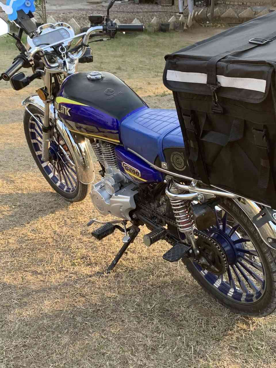 للبيع دراجة أيراني💯 

❗️مكان الدراجة / التاجي/ المشاهدة/ منشئة نصر 

النوع سونلك
خمسة گـيـر  
موديل 2024
المحرك 200 cc
معدل السرعة شاشة وبيها مسجل 

الدراجة نظيفة كهربائيات كاملة اي نقص ما بيها 

العيب الوحيد❗️الويل بيه عواج خفيف وأبد ما مأثر

السعر 700 ألف    
وبيها مجال للطيبين

رقم التواصل.       *********** 

0750 095 7927
