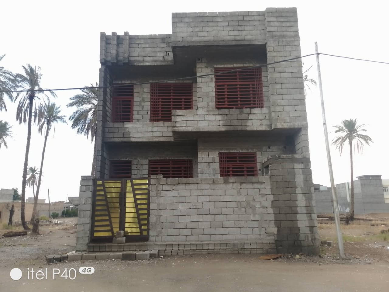 هيكل مع ماء و كهرباء للبيع    المساحة 120متر مربع دكتور قيس للاستفسار الاتصال على  ***********
