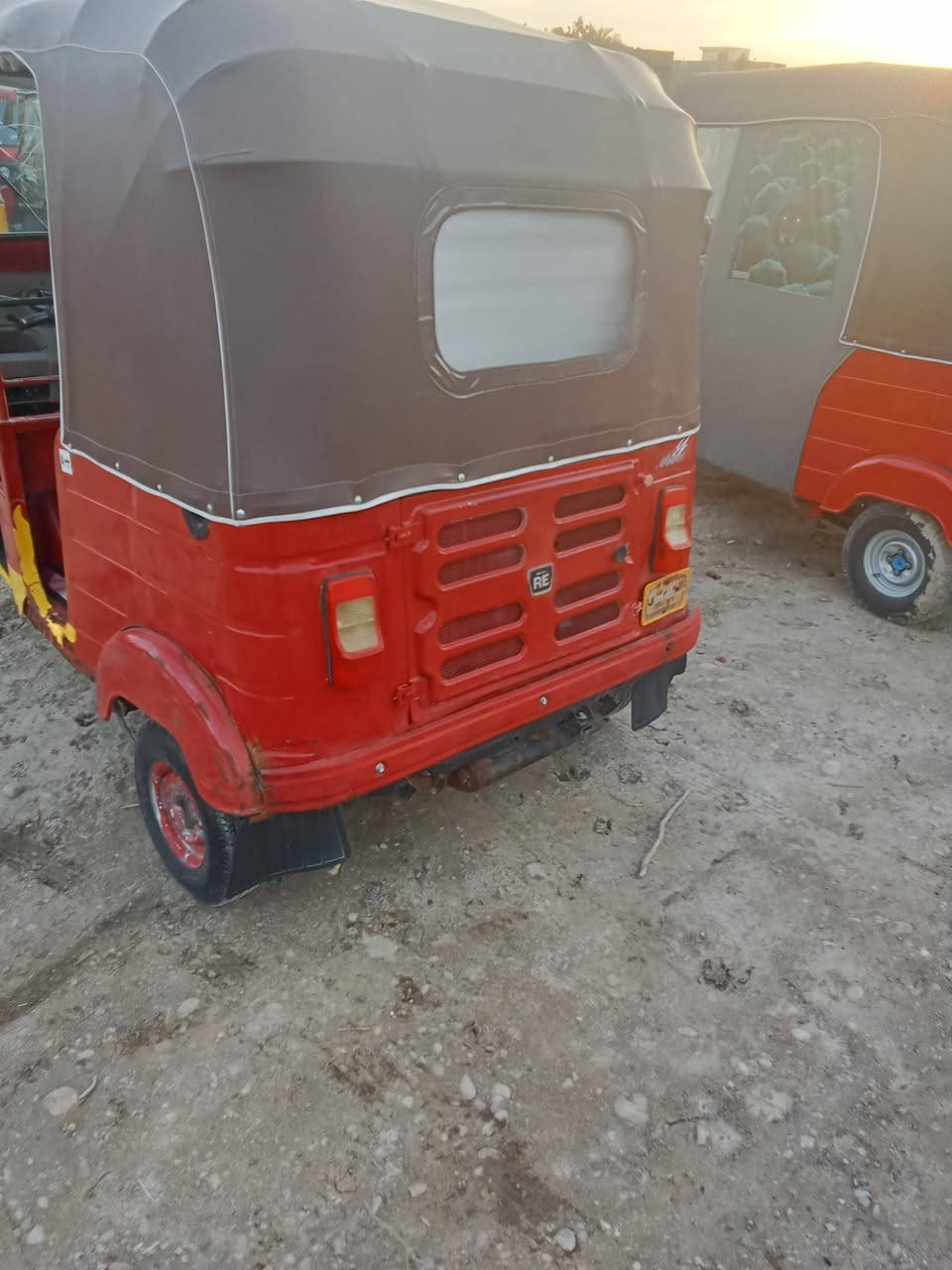 السلام عليكم تكتك موديل 18
مرقمه وكامله تحويل ثاني يوم مكينه 20 

بيها خياسات بل دوس الماميه من جوه 

الشراي فقط يخابر مكاني ديالئ بعقوبه 

للستفسار تصل ‏‪0773 671 4199‬
