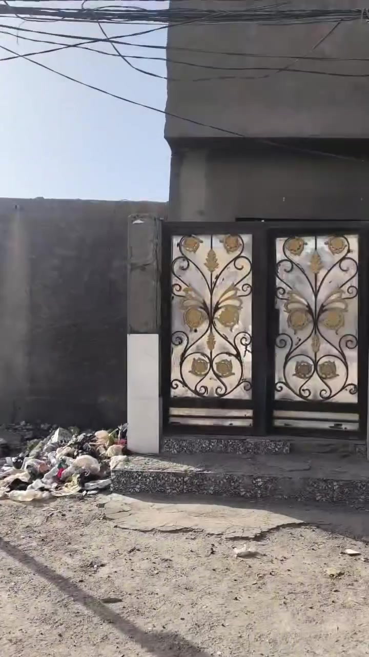 دار للبيع مساحه 100 متر مربع طابو زراعي سند 25 
اساس صب بناء طابوك سقف صب 
يحتوي الدار على 
غرفه وصاله ومطبخ واستقبال مغاسل داخليه و خارجيه 
الموقع الكوفه البراكيه شارع المطار القديم مقابيل صيدليه صفاء عبد الرضا يقع على شارع 15 عرضي 
السعر بلاش 31مليون وبي مجال للتواصل الاتصال على الرقم *********** أو مراسلة الصفحه واتساب متوفر مكتب الياسري للعقار والمقاولات
