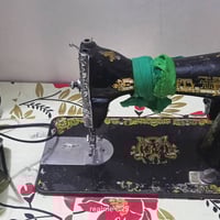 مكينه خياطه البيع كامله معه الميز ونضيفه  المكان بغداد النهروان السعر ...