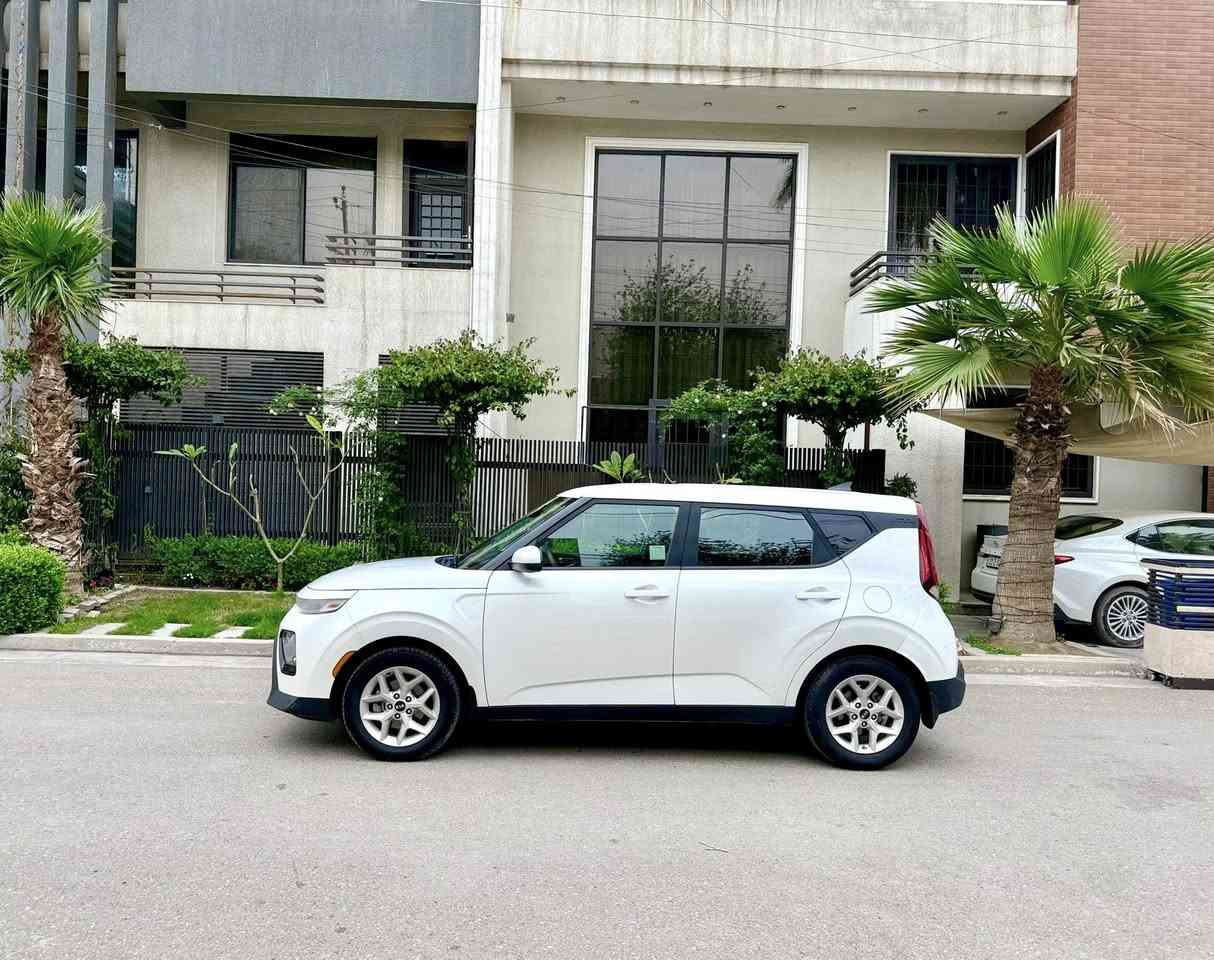 للبيع كيا صول ٢٠٢٠ فئة S وارد أمريكي
حادثة موضح بالصور والسونار هم موجود 
رقم بغداد الجديد المواصفات :.
محرك ٢٠٠٠ دوش
ماشية ٥٤ ML
رادار امامي 
نظام الخروج عن المسار
نظام توقف ذاتي خلفي
٣ أنظمة قيادة
نظام الخرائط (GPS)
مانع انزلاق 
شاشة كبيرة  
كاميرا دوارة 
مرآة عاكسة للضوء  
نظام كروس تحديد السرعة
حساس ظغط الاطارات
فول تحكم استيرن 
تخم تاير + باتري جديد 
السيارة جديدة جدا وبدون أي نقص ادامة كاملة ___________________
العنوان : بغداد /الكرخ   
السعر :  ١٣٣ $  وبيه مجال 
رقم الهاتف : *********** /***********
