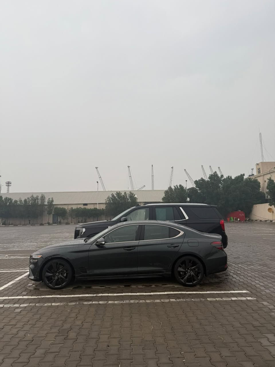 سلام عليكم
جنسس G70 Prestige موديل 2023، للبيع 
⚙️محرك 2.0 تيربو مع ناقل حركة أوتوماتيك 8 سرعات
⚪️حادث السياره 
تقرير غرق السيارة ما مفتوح بيه لا برغي ولا زنجار ولا رطوبه ولا كارتات كلشي بشرط مكينه وكير وكهربائيات 
⚪️مواصفات السياره 
✔️سقف بانوراما  
✔️مقاعد جلد مع تبريد، 
✔️حساسات أمامية وخلفية
✔️، كاميرا خلفية، 
✔️نظام تنبيه الخروج عن المسار، 
✔️نظام تنبيه التصادم الأمامي، 
✔️تشغيل بصمة، 
✔️خمسة أنظمة قيادة تشمل Eco وSport وSport+ وغيرها. 
السيارة بحالة ممتازة ومواصفات جميلة تجمع بين الفخامة والأداء الرياضي.
 💵 السعر (218) وبيه مجال
📍مكان السيارة بصرة ( المطيحة )
للأستفسار ***********
