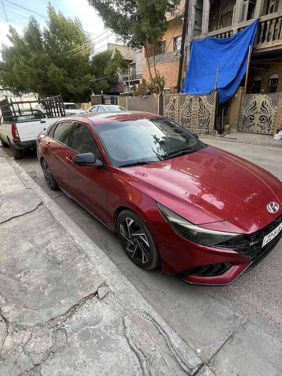 النترا ان لاين موديل ٢٠٢٢
مواصفات فول
لون احمر 
رقم اربيل 
هزة تنتهي بشهر الثالث  ٢٠٢٦  
محرك 1600 تيربو
كير اوتو dct دبل كلج
ماشية ٦١ ميل 
فتحة سقف 
بصمة تشغيل
كشنات مخمل وجلد عليه حرف N
وكشنات تدفئة ثنينهم والسايق كهربائي 
ابواب بصمة
شحن واير ليس
كاميرا خلفية
اشارة ترحيب بالباب
مثبت سرعه 
تحديد مسار
رادار امامي
رادار جانبي
صندوق ذكي 
تشغيل عن بعد 
السعر ١٥٧  وبي مجال بسيط

كير  مكينه كفالة وفلاتر كامله
ادامه كامله بلكات 
تخم تايرات جديد بريكات جديدة 

ضربته باب وجاملغ امامي وصور الحادث بالمنشور

 السيارة باسمي تحويل ثاني يوم مكانها بغداد الكرادة
الاستفسار  ***********
