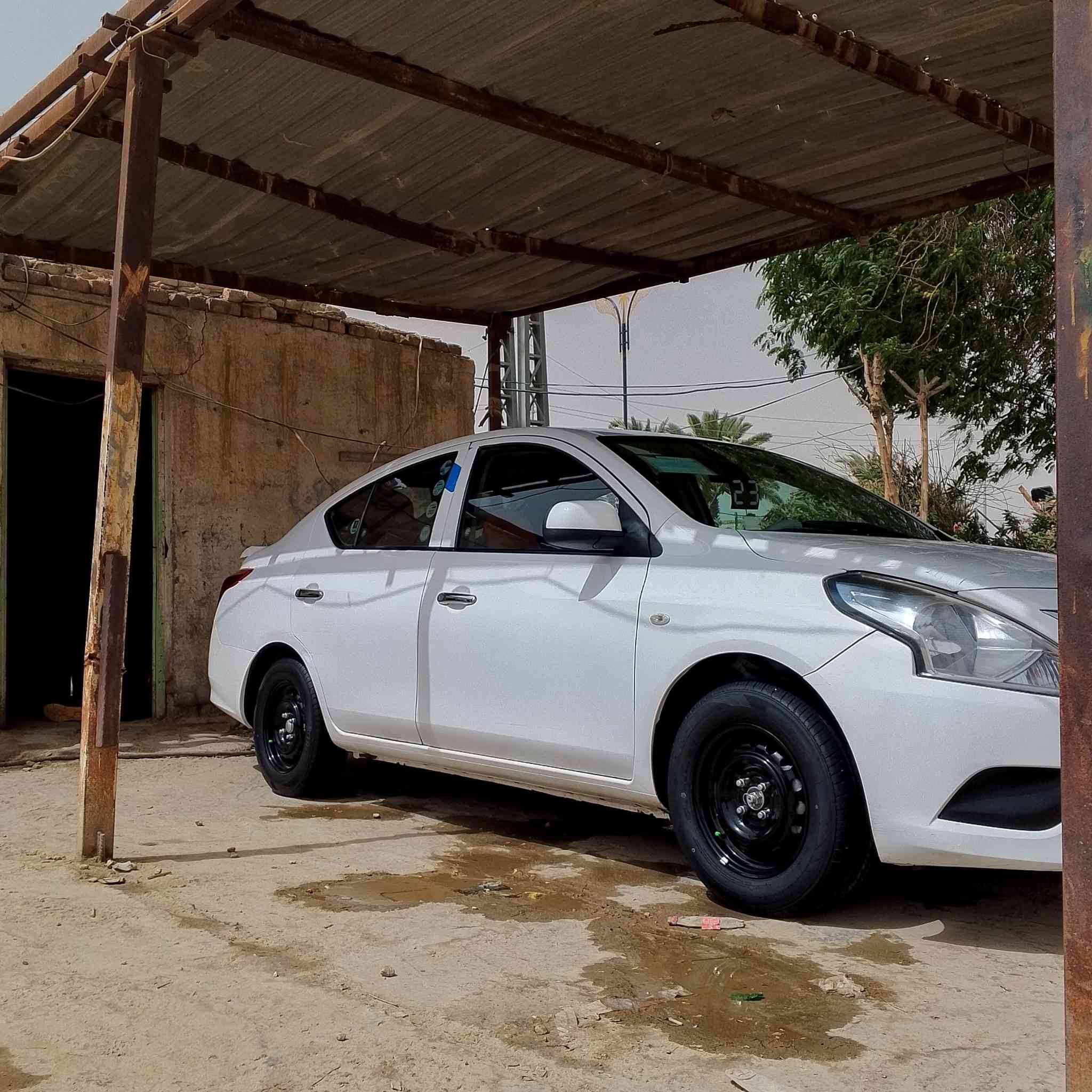 يا الله
من رخصه الادمن 
السلام عليكم 
نيسان صني هندي للبيع موديل  2017 بليته زركه
رقم اربيل 
مواصفاته معروفه
تريد وكاله تحويل بكيفك
بيه صبغ كد ما موضح بصوره
الباقي كفاله عامه 
ادامه كامله قبل سبوع 
كير ومكينه كفاله
وتبريد شغال 
وحداديه وتخم تاير جديد 
الاستفسار اكثر الاتصال ***********
