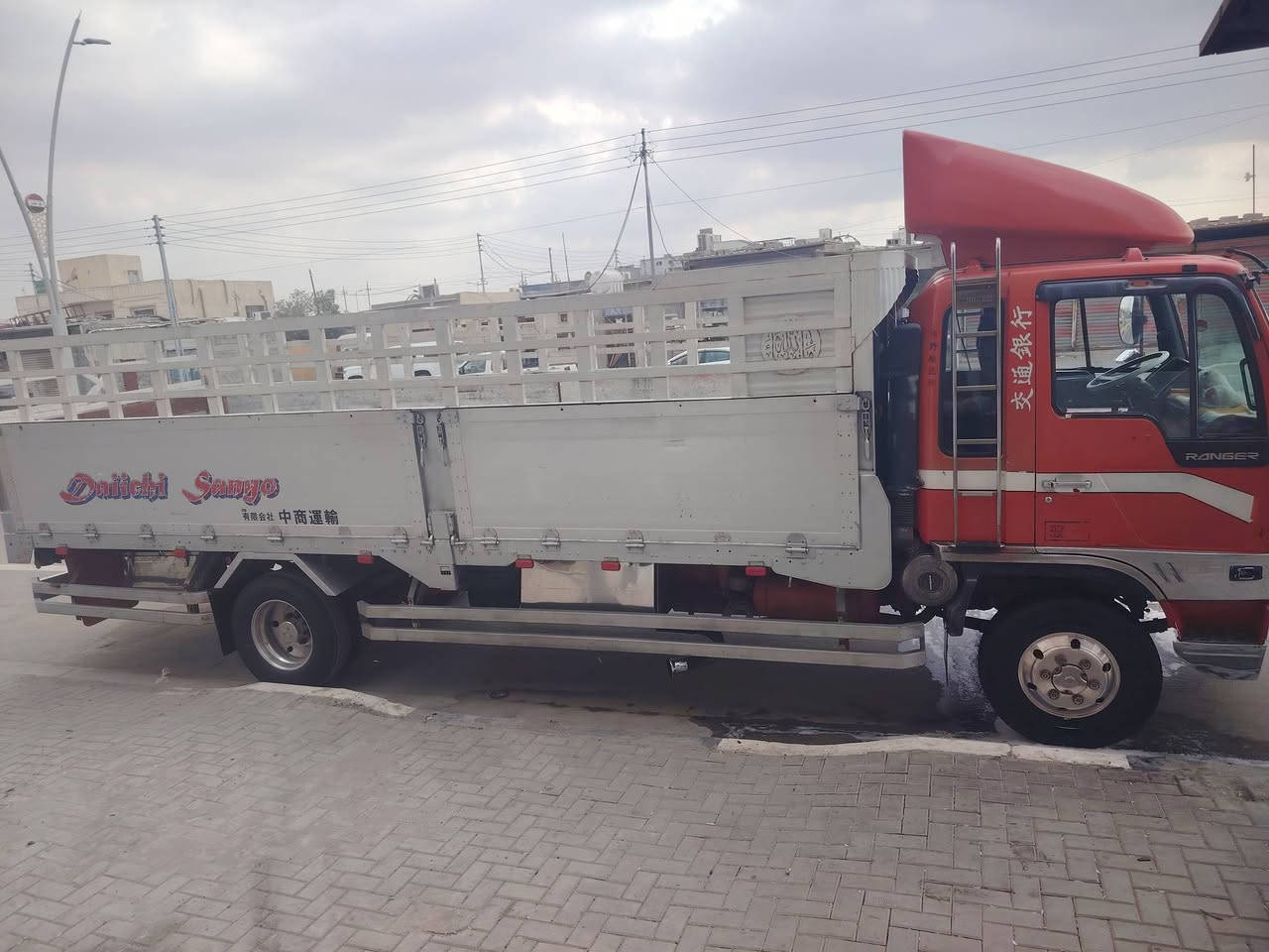 هينو طيره للبيع مكينه 70سوبر تخم تاير+تخم ويل كروم سياره جاهزه مكان بصره
***********
