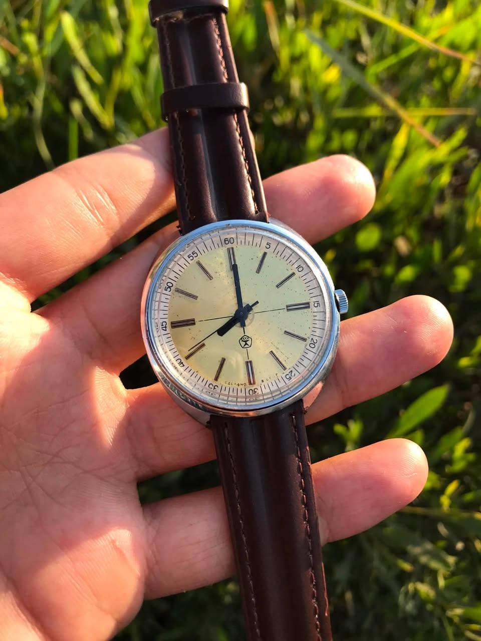 تحيه طيبه للجميع.
رايكتا/// Raketa //
نصب تكويك روسي دولي قديم 
انتاج سبعينات// مكينه خاصه 
١٧ حجر // القطر ٤١ ملم // دوليه
النظافه عاليه // السير مستبدل 
السعر ٧٥ الف مع التوصيل


**إذا كنت صاحب هذا الإعلان وتريد حذفه لأي سبب، رجاءا أرسل رسالة إلى الدعم الفني**