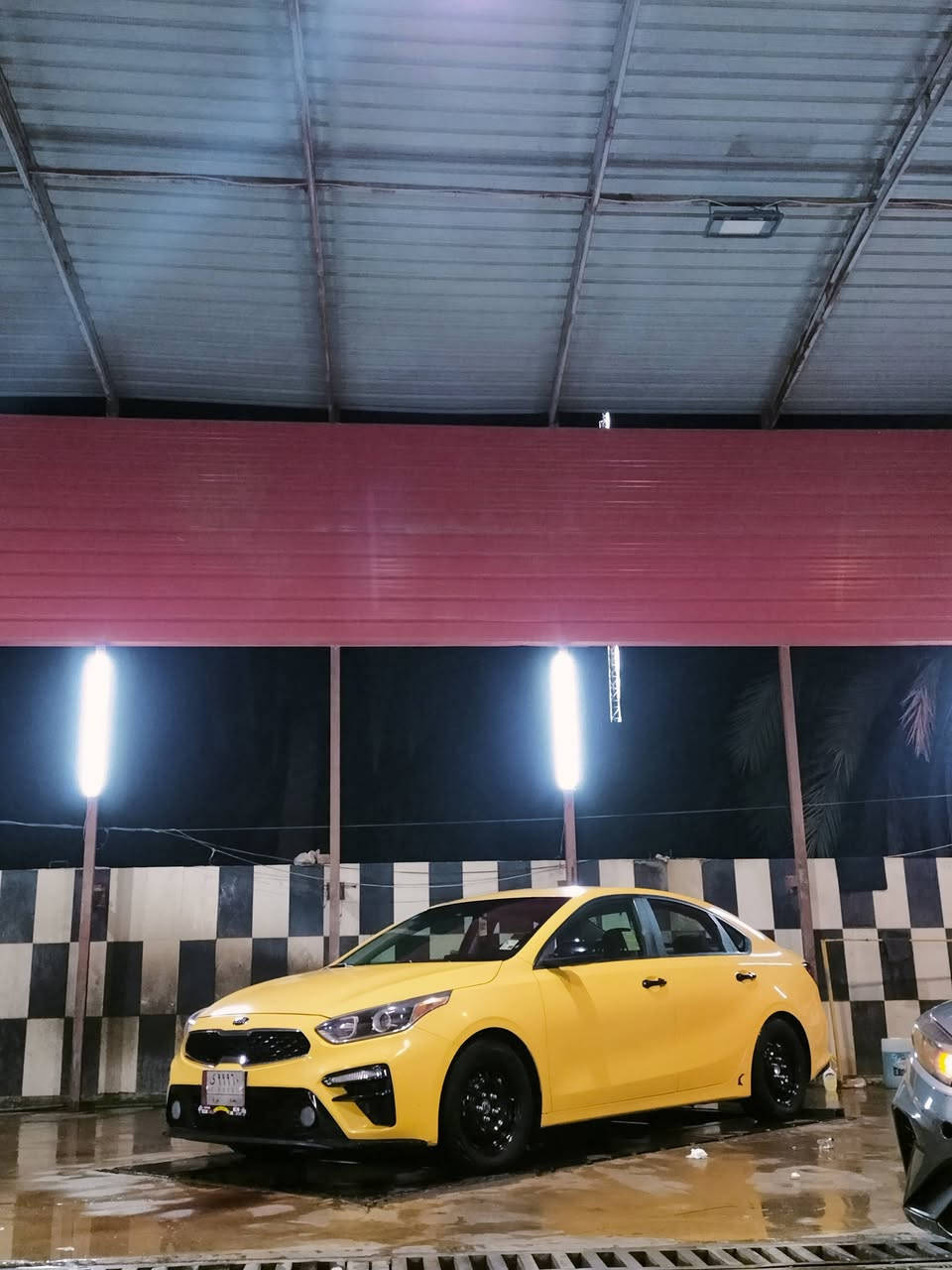 السلام عليكم
فورتي ٢١ حادث وسونار بالمنشور 
سيارة جاهزه دوشمه عام جديده تخم تاير وويل جدد كير at السيارة صبغه اولى .

***********
