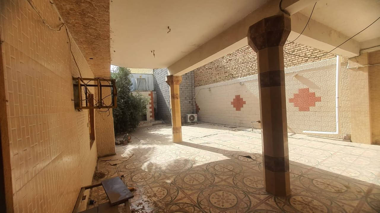 السلام عليكم دار معروضه للايجار الموقع دور الزراعه قرب دائره البيطره المساحه 750 طابقين يتكون من سته غرف ست غرف زائد صاله واستقبال زائد حديقتين كبار سعر الايجار 500 ألف دينار الاستفسار اكثر اتصل على الرقم ***********
