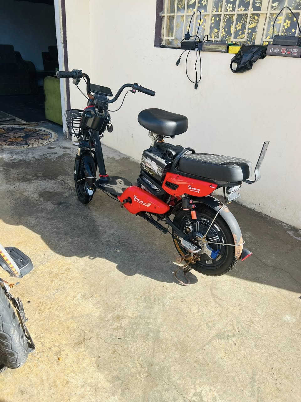 سلام عليكم دراجات شحن للبيع   الزركه حجم ٢٠ والحمره حجم ١٦ سعرهن امناسب دراجات نضاف خير من الله سعر الوحده ١٥٠الف مكاني ديالي بعقوبه تحرير  الستفسار اتصال برقم ***********
