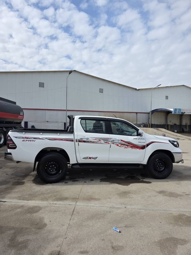 toyota hilux 
مۆدیل 2020 هیچی نیە جگە لەو دوو پەڵەی لە رسمەکە دیاریم کردووە شەریکەی جیهانە رەقەموو سەنەویو هەزەو هەموو شتێکی نوێیە و هەموو گیانی بەشەرت هیچ مەسرەفێکی تیا نیە نرخی 27500$ و مەجالی تیایە أربيل, العراق


**إذا كنت صاحب هذا الإعلان وتريد حذفه لأي سبب، رجاءا أرسل رسالة إلى الدعم الفني**