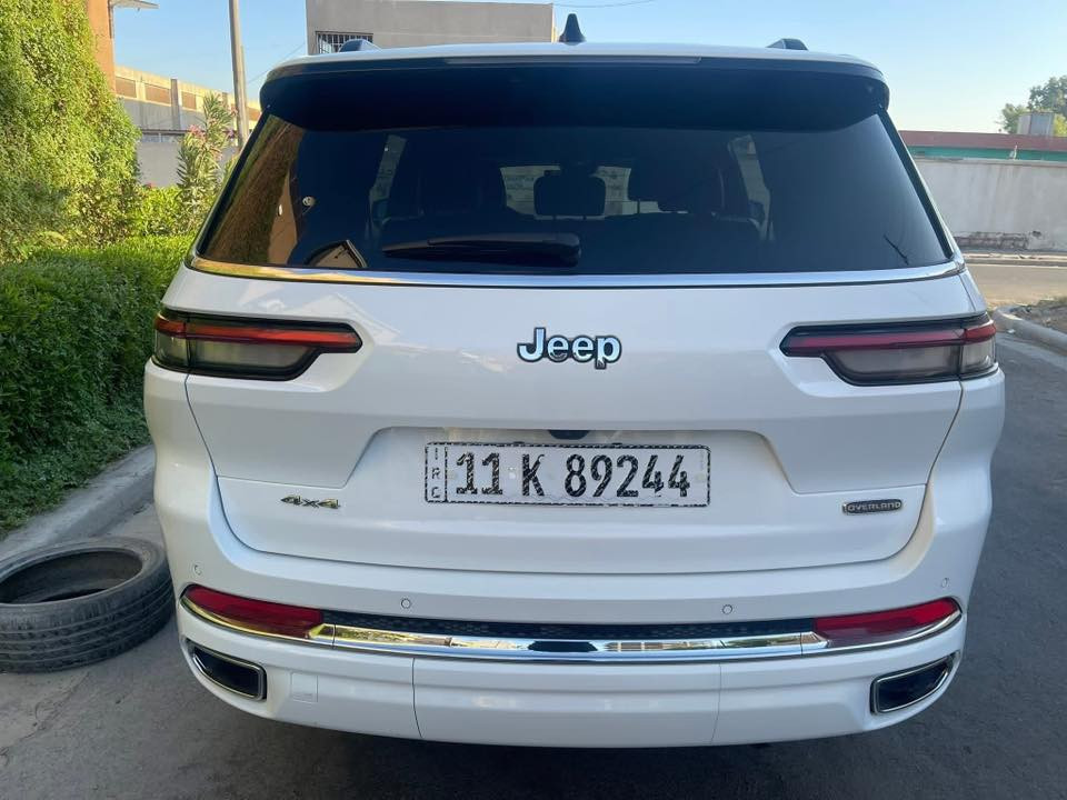 JEEP GRAND CHEROOKE OVER IAND
الموديل : 2023
المحرك:V6, 3.6L.
العداد: 32MI
السياره : 7 راكب عائليه 
رقم بغداد بسمي تحويل ثاني يوم

المواصفات :
* دفع رباعي 4x4.
* نظام تعليق هوائي (جكات). 
* قيادة ذاتية عند المنعطفات.
* رادار امامي مع مانع تصادم. 
* تحذير الخروج عن المسار. 
* مستشعر نوم السائق مع نظام التوقف الآلي. 
* تحذير النقطة عمياء  .
* نظام تحذير عند التقاطعات. 
* نظام تحذير عند تجاوز السرعة المحددة. 
* إنارة محيطية خمس الوان. 
* شاحن موبايل وايرلس. 
* تعديل وضعيات مقود السائق كهربائيا. 
* مرايا تعتيم ذاتي. 
* المرايا الجانبية قابلة للطي كهربائيا. 
* نظام الصوت 9 سماعات Alpine.
* ويل قياس 20 انج.
* سقف بانوراما. 
* شاشه كبيرة 10.1 انج. 
* نظام الخرائط (GPS).
* عرض خرائط الطريق على لوحة القيادة.
* لوحة القيادة بقياس 10 أنچ. 
* المصابيح الأمامية LED. 
* كشافات الضباب LED.
* المصابيح الامامیة متحرکة.
* دخول ذكي. 
* بصمة على 5 ابواب للدخول الذكي. 
* تشغيل عن بعد.
* الصندوق الخلفيي كهربائي.
* فتح الصندوق الخلفي مع حركة القدم.
* ذاكرة لحفظ وضعيات الجلوس للسائق. 
* المقاعد الأمامية كهربائية وتبريد وتدفئه 
* المقاعد الخلفية تدفئة.
* انارة داخلية LED 5 Color
* حساسات امامية. 
* حساسات خلفية. 
* مكيف خلفي مع وحدة تحكم منفصلة. 
* تدفئة ستيرن. 
* مانع تصادم خلفي.
* بلوتوث تلفون. 
* محدد سرعة. 
* نظام التشغيل والاطفاء الاوتوماتيكي .
* نظام بريك اوتماتيكي.

⬇️⬇️⬇️
اني مستورده ومصلحها على ايدي بيها تبديل بنيد وجاملغ اصلي وكاله وبدون صبغ  
ويحتاجلها PDR بالصفحه مالت الصدر و هذني اني اتحمل تكاليفهن  ⬆️⬆️⬆️

سياره بدون ايرباك بدون شاصي شرط الفحص

سياره مسويله صيانه دهن وفلتر و تبديل تخم تايرات و باتري وكاله 

السياره جديده انا مشتريها من امريكا وماشيه عندي 2000 ميل 

VIN- 1C4RJKDG6P8833353

وتساب فقط. ‭ ***********.

