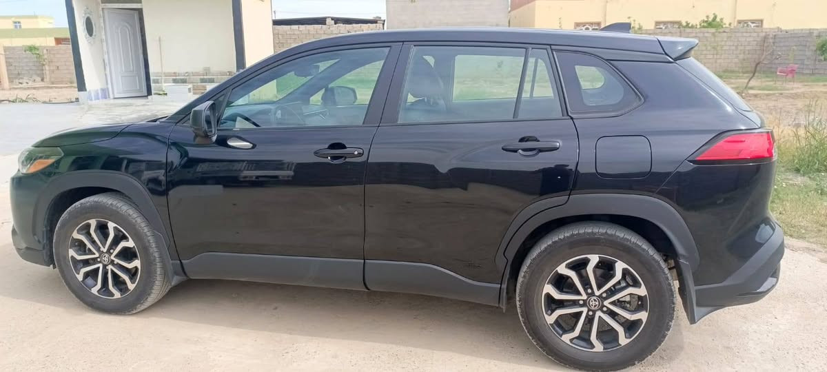 كورلا كروس موديل 2023 ماشية 48 الف هايبرد مواصفات  se  سعرها  173 وبيها مجال ترهم مقدمة زينة والباقي اقساط حسب الاتفاق ***********
