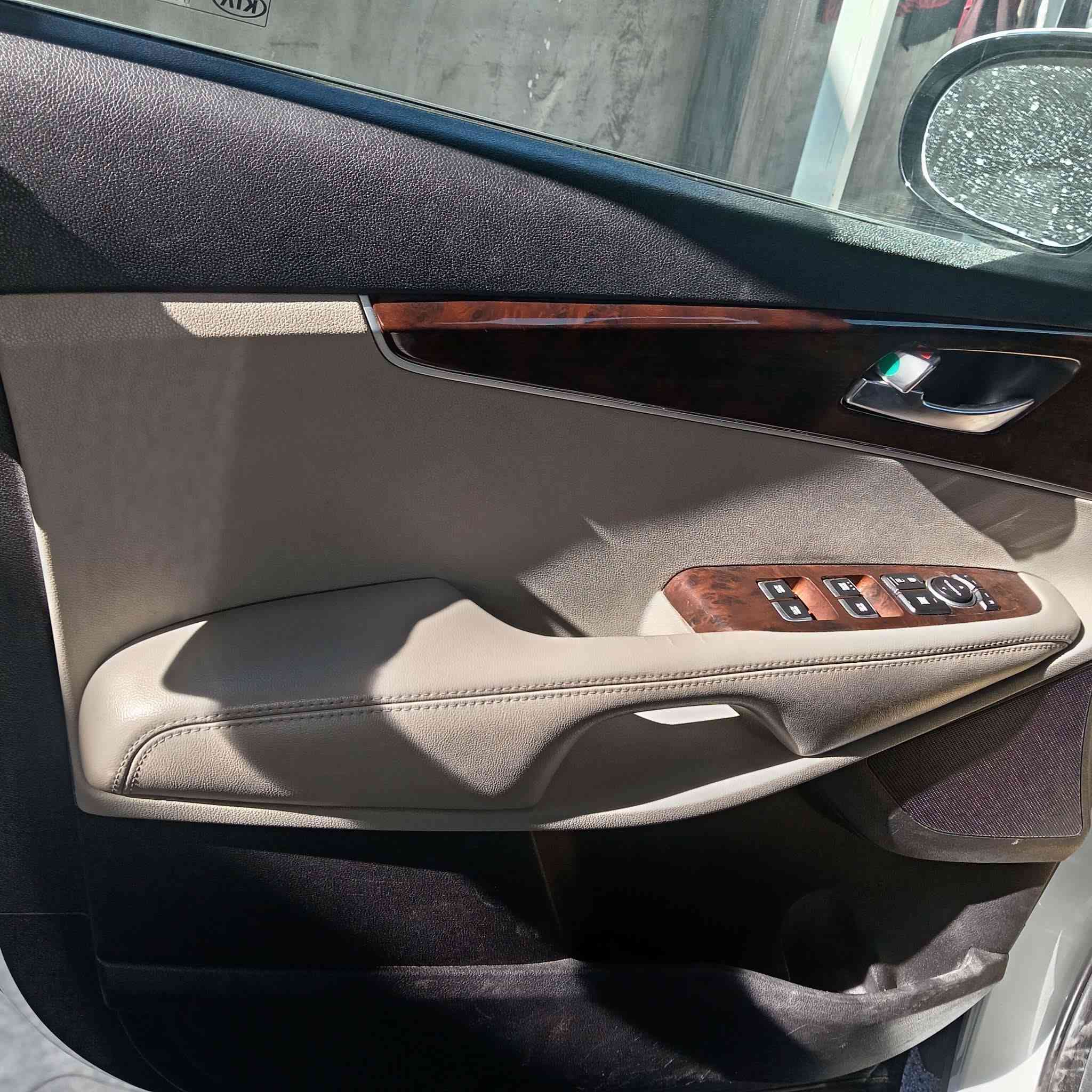 من رخصة الادمن المحترم ..
سورنتو  2016 وارد امريكي لون ابيض  مواصفات نص فول 4 سلندر 2400 مكينه مفتوحه معليه كازكيت صدر امامي خلفي جديد تخم تاير جديد دواخل جديد  سياره مكفولة كفاله من التبديل والباردة والخدوش عدا حافة البنيد بيه صبغ لاتنقيص ولا تبخير  . السياره أحلى من الصور ..  
بسعر 160 وبيها مجال حك الحيه .
رقم صاحب السياره .
***********
***********
