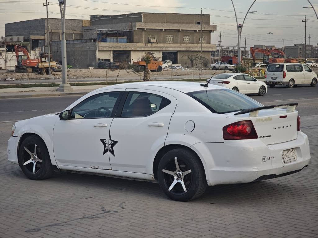 دوج افنجر 2013 امريكي محرك 2400
***********      السعر 75 وبيهه مجال 
 بيهه صبق هلال خلفي وشويه من الباب فقط مكينه وگير كفاله حداديه 80٪ 
كهربائيات جاهزه رقم بصره تحويل البصرة, العراق
