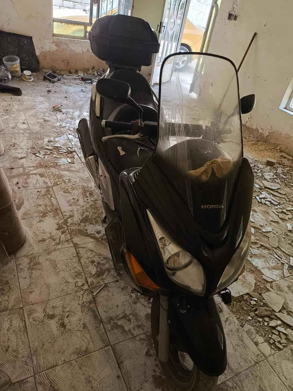 سلام عليكم 
دراجه سلفر ونج جي تي 2012
محركها مكفول ححم 600
كشرها مكفول من صبغ او ضربه 
حساسات اماميه خلفيه 
كيجات كلها شغالها 
مانع انزلاق 
مراوس فقط 
بفورزه 0/10
مكاني بابل 
***********
