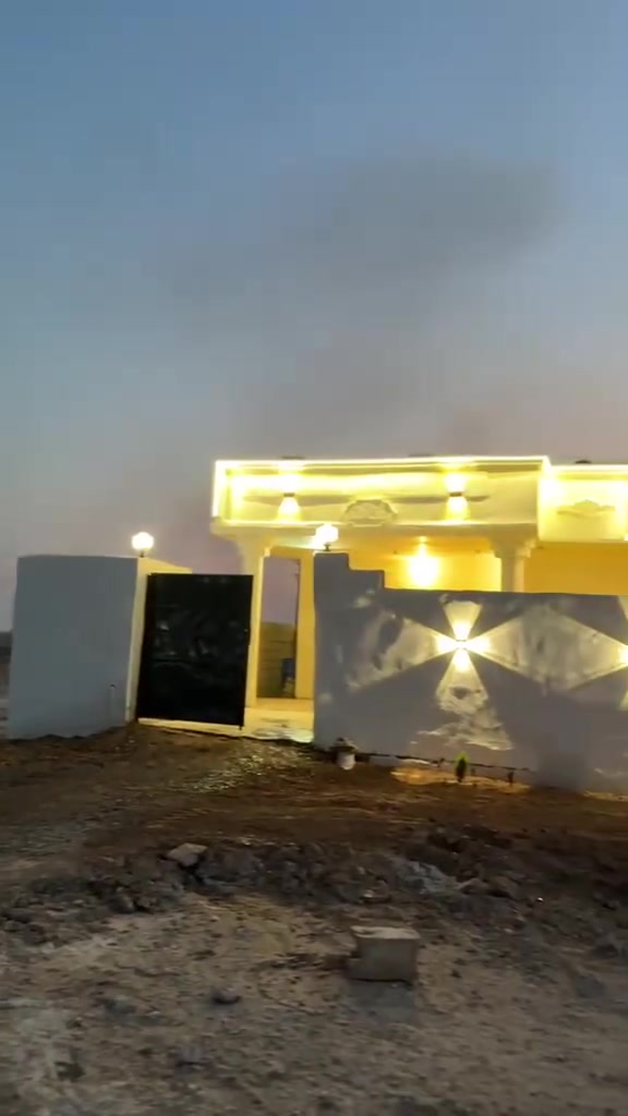 بيت طابو للبيع 
المساحة 200 متر 
الموقع 📍 المجزره يم حايط المعهد 
يتكون من غرفتين نوم وربعه ومطبخ 
بيت كامل وجاهز للسكن 
السعر 45 مليون 
الشراي يتصل ***********

