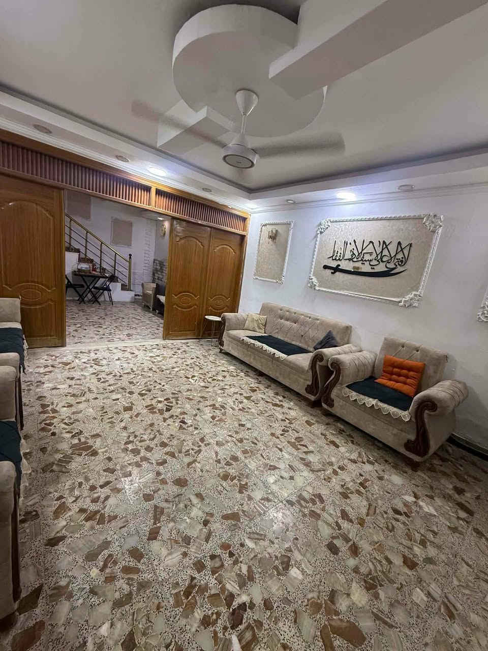 السلام عليكم.
بيت لل اجار نضيف وفارغ شارع,80  كربلاء قرب كوفي الفانوس 
بيت طابقين الطابق الأرضي صاله _هول _مطبخ_ مجمع صحي وكراج. 
وطابق ثاني سويت كامل غرفتين ومجمع صحي أيضا 
سعر الآجار ,350 قفل
  للتواصل ***********
