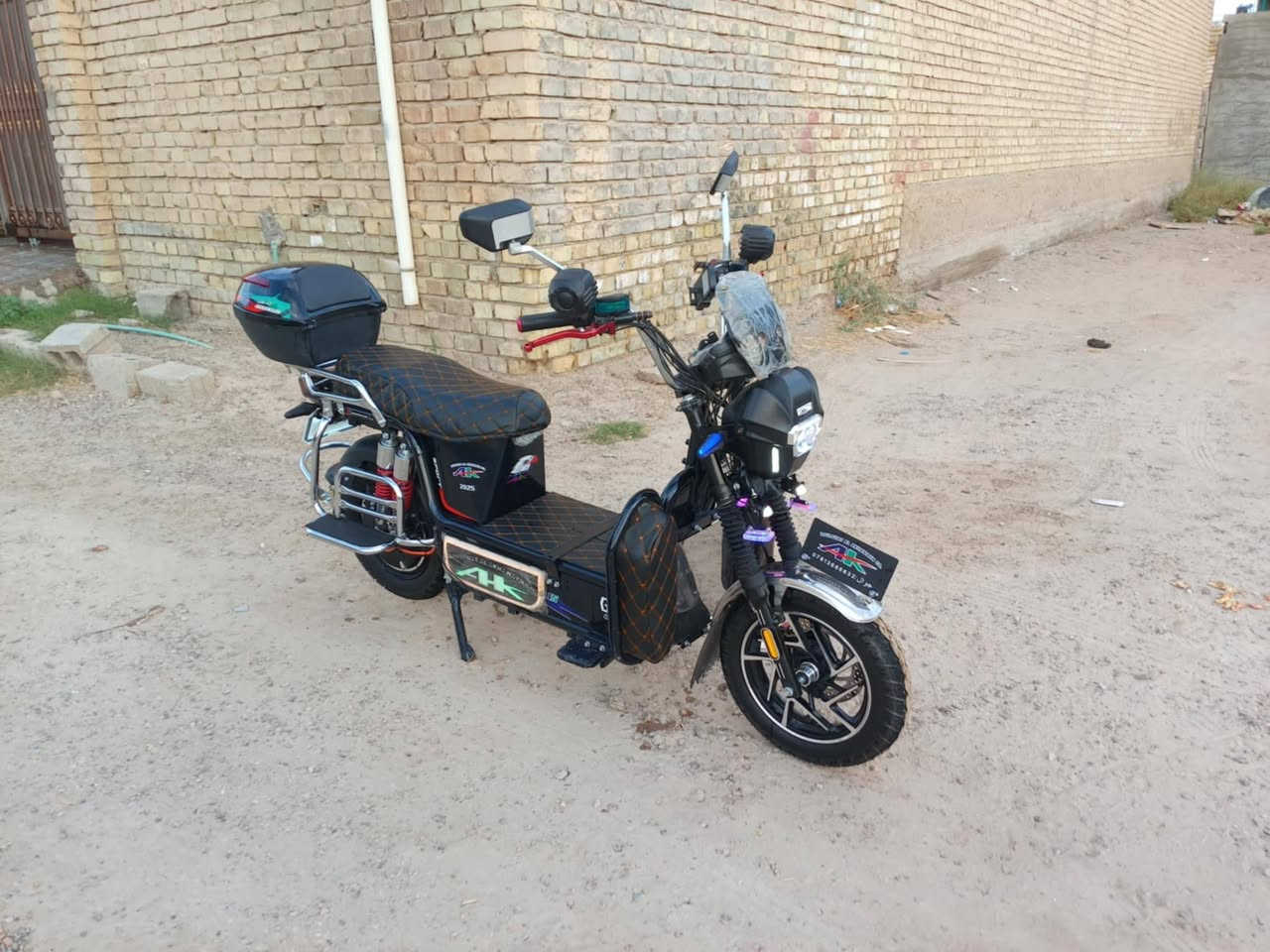 سلام عليكم دراجه شحن نوع الخوين  موديل 2025 تشغيل عن بعد بطاريات 36امبير شرط ع فحص بطاريات اخذتهن تخم جديد بطاريات تخم كامل   ع فحص سعر  800 بي مجال  مكاني فلوجه فقط *********** بصمه عدد ثنين لبيع فقط سوك كلشي بي
