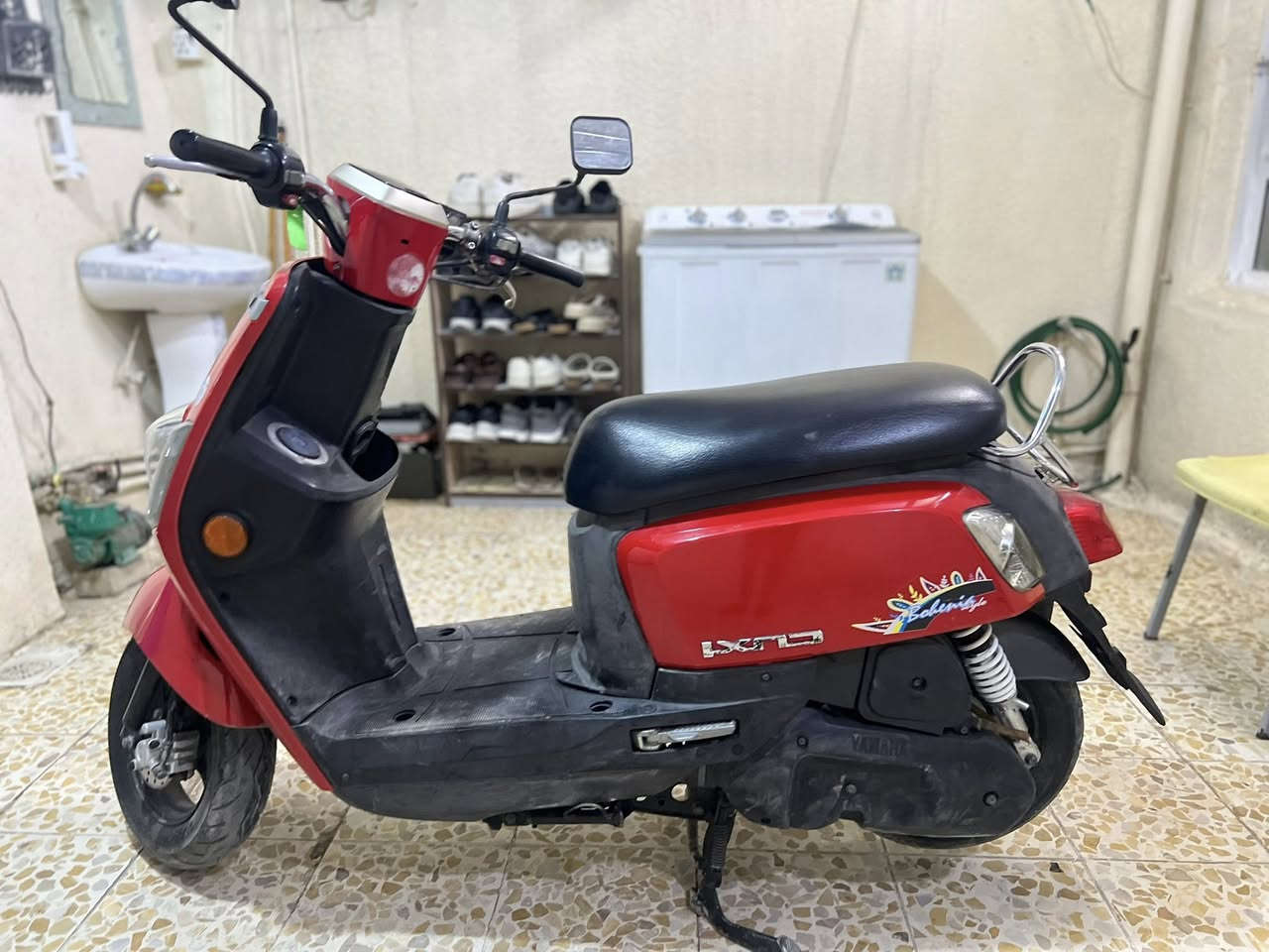 السلام عليكم للبيع بوليس مسطره مال رمبه صالها 8نازله رمبه ماشيه 11الف الدراجه بعدها بحاله الوكال نازله من الضلال مكينه خرسه مامدود عليها درنفيس كهربائيات كلها شغاله من الطول للطول دهن كله مرتب ابدله وبانزين محسن الدراجه جديده كلش وبل عافيه عالياخذها 
المكان بغداد الشعب 
السعر مليون و200وبيها مجال حك الجيه 
استفسار ***********
