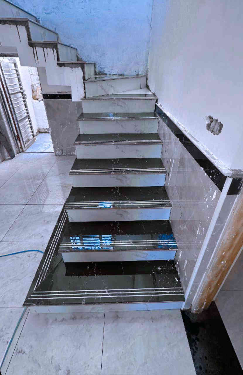 السلام عليكم خلفله #سيراميك #ارضي #مرمر #درج شغل نظيف ومرتب واهاذ كدامكم واتنمئ ينال اعجابكم وهاذ باب زرقنه....
#الرقم ***********
