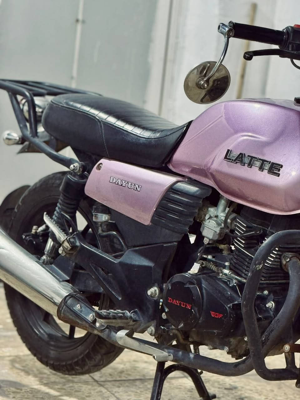 دايون لايتي  لون احمر وردي موديل 2023
سنويه ومكاتبه بيها 
دراجه مكفوله كفاله عامه من حادث من صبغ للتواصل واستفسار *********** واتساب او اتصال السعر مليونين وبيها مجال كلش بسيط مكاني كربلاء
