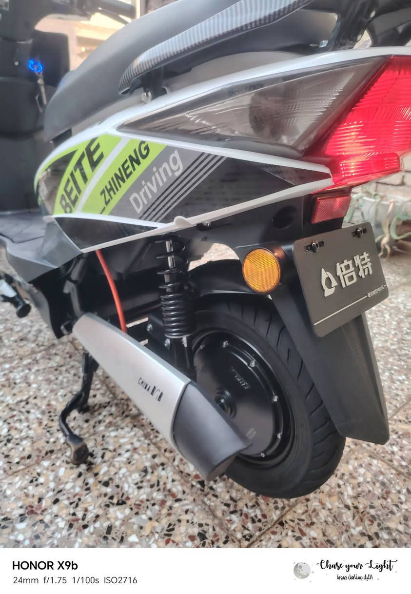 سلام عليكم دراجة نوع سكنس شحن 6 بطاريات كبار ملف 3000 سرعتها 60 تلث سرع  دراجة كلش جديدة ونضيفة ومحافض عليها وبيها بلوتوث من الوكالة ومنفذ USPشحن بريكات ثنين دسك دبلات أيضا ثنين مساحة صندوق جبيرة دراجة اي نقص ما بيها شاحنة وسويجات ثنين وكارتات ثنين يجي وياها و أوراقها هم موجودة السعر 750 وبيها مجال للطيبين رقمي *********** مكاني بغداد الأمين الثانية
