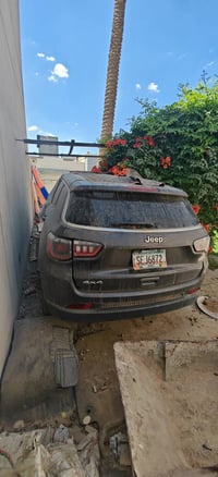 جيب كومباس موديل 23   نقص كير ومحرك  وراديترات وبصمة  للبيع  على وضعها...