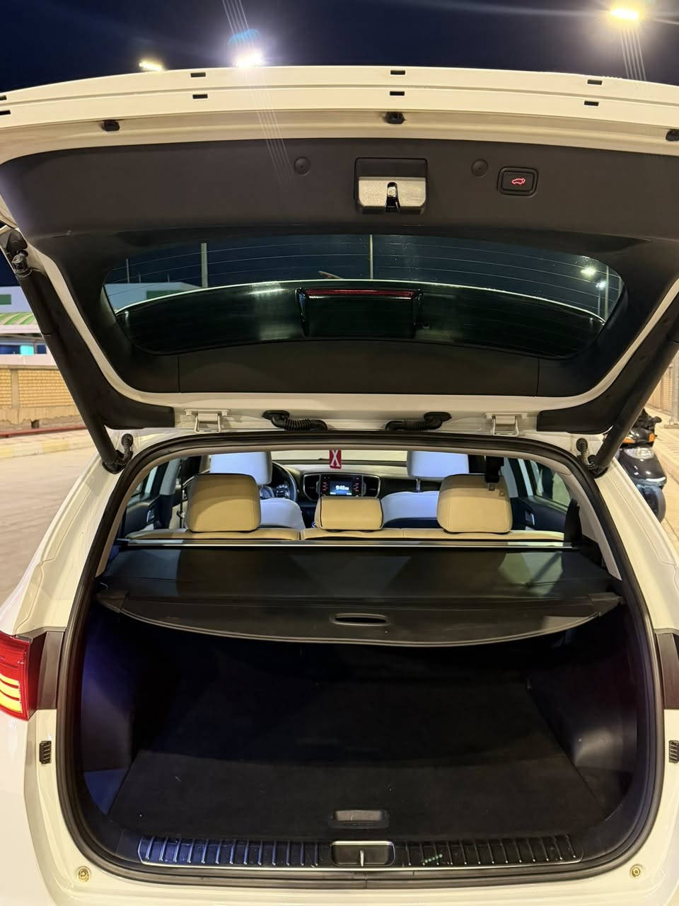 السلام عليكم 
من رخصه الادمن للبيع سبورتج خليجي 2016 جيتي لاين فول للاخير ع اخر حبايه بانراما تدفه وتبريد بلكشنات رادارات محيطيه شاحن واير ليس معروفه مواصفات الجيتي لاين مكفوله من صبغ وضربه ماعده البنيد البراغي مفتوحه فقط بدون تبديل وصبغ رقم اربيل تحويل او وكاله السعر 173 وبيه مجال مكان السياره واسط الكوت مركز المدينه 
***********
