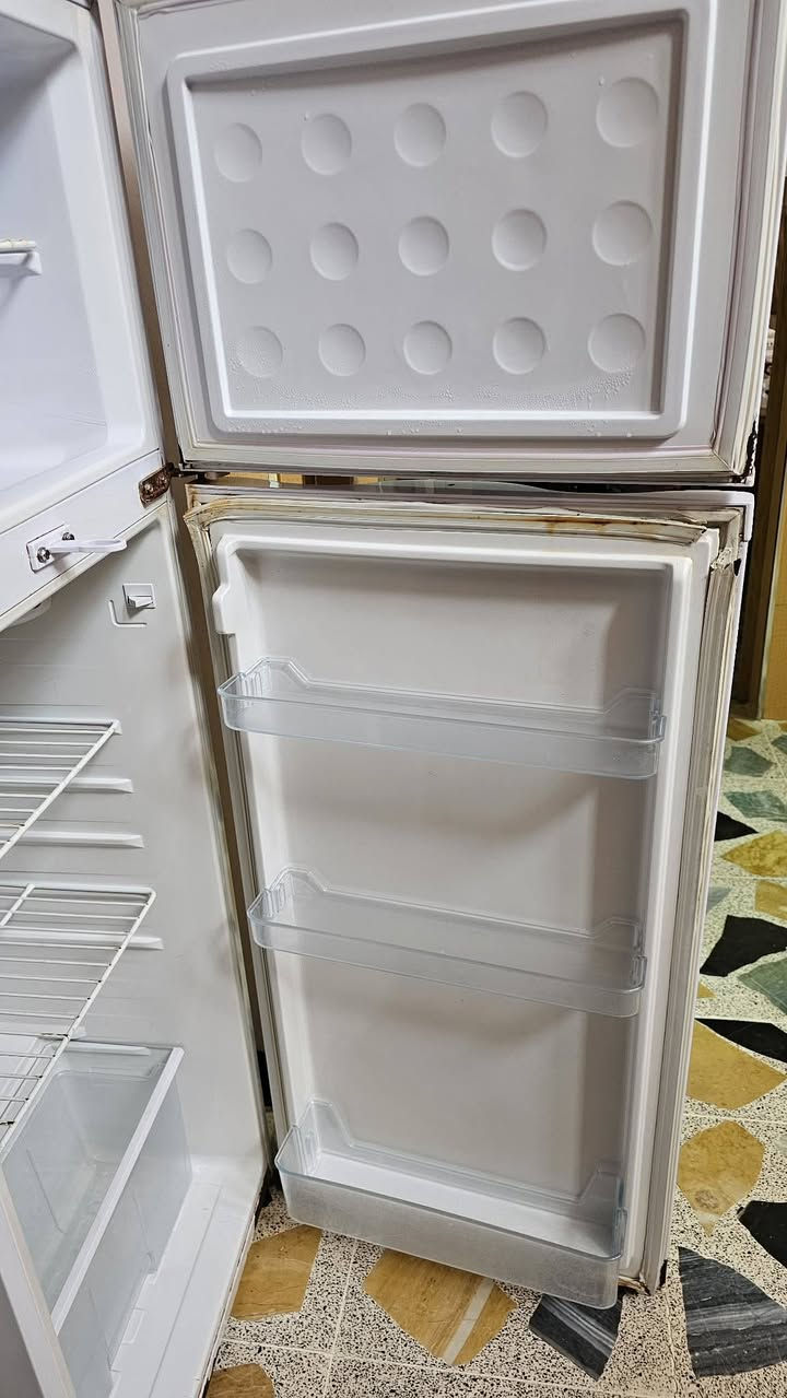 غراض للبيع مستعملة مكان الحمدانية الي يحب يشتري يتصل على الرقم ***********
