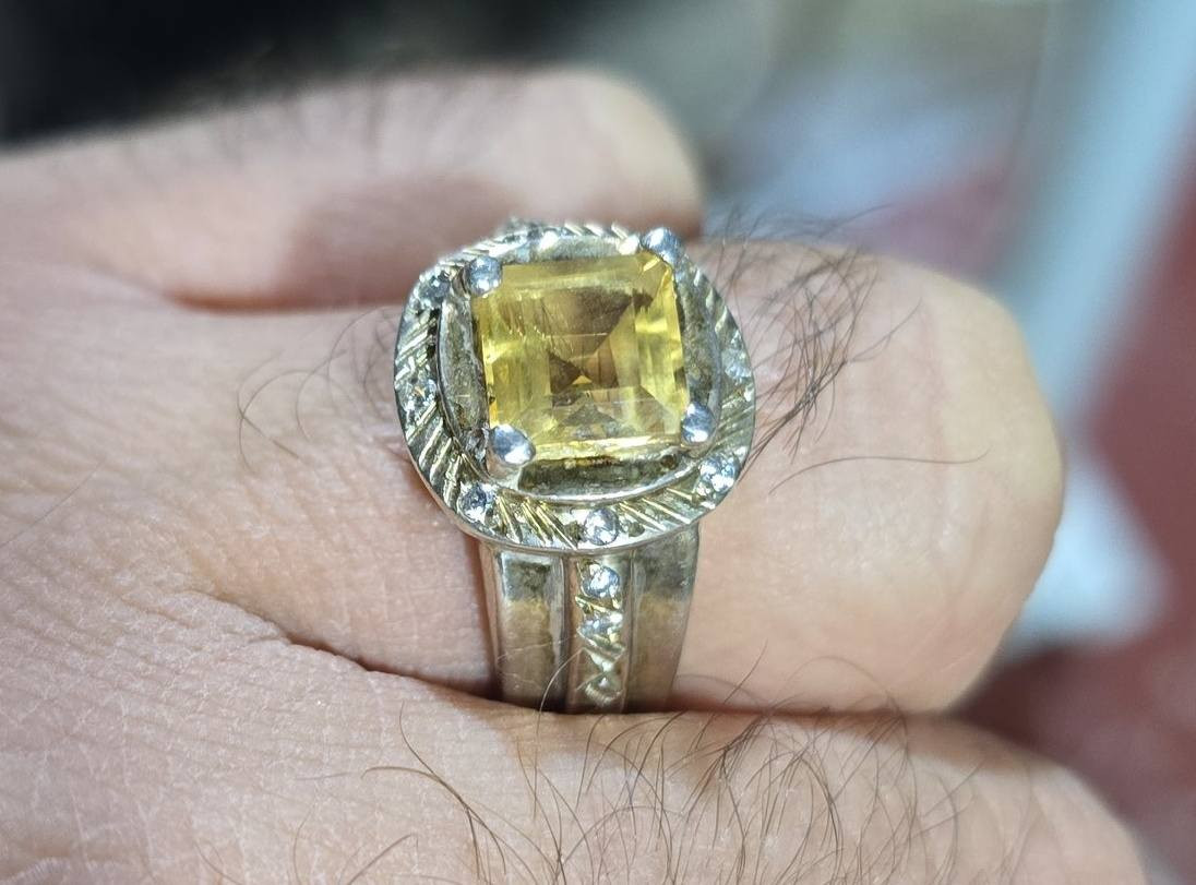 سترين أصلي صياغة يدوية ثقيلة مطعم ١٢ فص ألماس ١٢٥ ألف شامل التوصيل.


**إذا كنت صاحب هذا الإعلان وتريد حذفه لأي سبب، رجاءا أرسل رسالة إلى الدعم الفني**