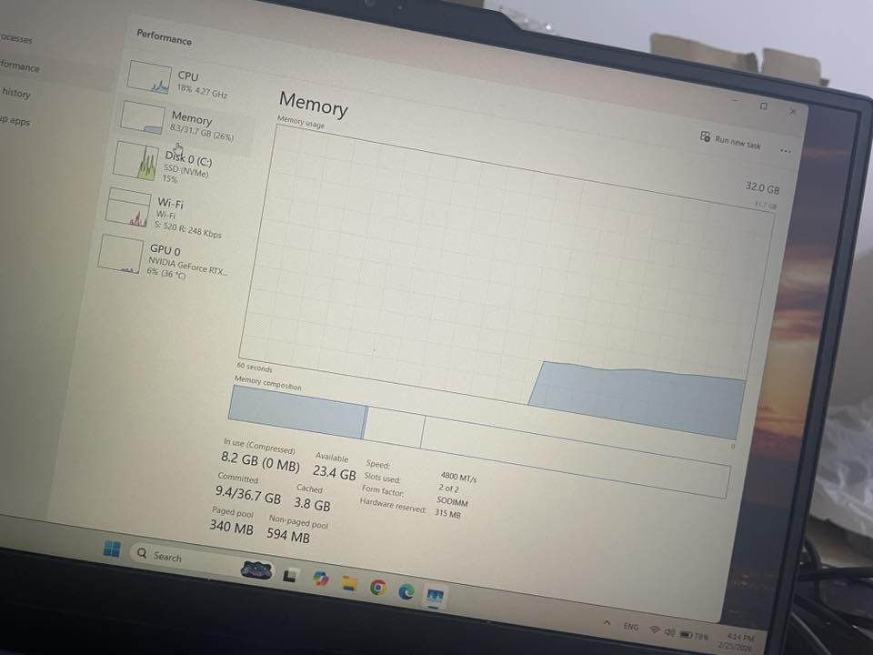 🛑 للبيع لابتب (Lenovo LOQ) - وحش القيمنق، التصميم، والهندسة
اللابتب بحالة ممتازة جداً (نظيف جداً) وجاهز للأعمال الثقيلة.
المواصفات الفنية:
• المعالج (CPU): Ryzen 7 7435HS (أداء عالي جداً).
• كرت الشاشة (GPU): RTX 4060 8GB (بقوة 115W TGP) - يشغل كل الألعاب والبرامج الهندسية بسلاسة.
• الشاشة: دقة عالية مع ألوان واقعية %100 sRGB (مثالية للمصممين).
• الرام (RAM): 32GB DDR5 (تمت ترقيته خصيصاً لأداء جبار في الـ 3D والرندرة).
• التخزين (SSD): 512GB NVMe SSD (سرعة فائقة).
ملاحظة هامة:
الجهاز مطور جداً، فقط تكلفة ترقية الرام إلى 32GB DDR5 كلفت حوالي 160 دولار، مما يجعله مناسباً جداً لأعمال الثري دي (3D) والمونتاج والألعاب الحديثة.
السعر: مليون و320 ألف دينار (قابل للتفاوض البسيط).

للتواصل والاستفسار عبر الواتساب:
***********
