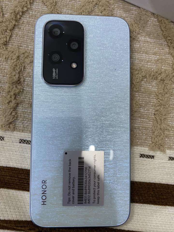 سلام عليكم للبيع للبيع 
هونر 200 lite  ذاكره 256 رام 8 
MediaTek Dimensity 6080 معالج

الشاشة: 6.7 إنچ
 • النوع: AMOLED
 • الدقة: 2412×1080 (FHD+)
 • معدل التحديث: 90Hz
 • ألوان قوية وشكل حلو ونحيف (حوالي 6.8 ملم) 

 • 108 ميغابكسل (الرئيسية)
 • 5 ميغابكسل (واسعة/عمق)
 • 2 ميغابكسل (ماكرو)
 • الأمامية: 50 ميغابكسل
 • تصوير الفيديو: 1080p

📌 الكاميرا قوية بالتصوير خصوصاً البورتريه
يدعم الشحن السريع 35 واط 
يدعم ميزه ال5G يعني نت سريع 
دبل شريحه 

جهاز جديد بجيس طك الباكيت فتحته بس صورته ورجعته حته ما مختار الغه بي ضمان سنة كامله من شركه الجبال 
ببجي 60 فريم 

سعر 230 وبي مجال للشراي  مكاني النجف الاشرف الي يريده يراسلني واتساب او يعلق وادخله خاص هذا رقمي ***********
