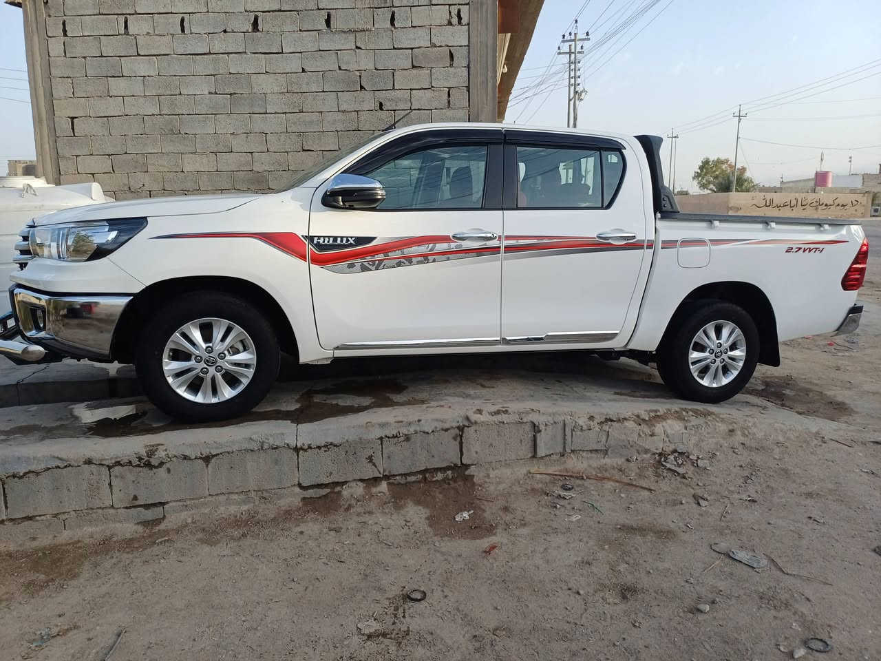 سلام عليكم البيع هيلوكس موديل 25رقم بصره ماشيه 24الف مكفوله بيها بعض الملاحظات البسيطه 
مكاني بصره سفوان رقم الهاتف  صاحبها ***********
