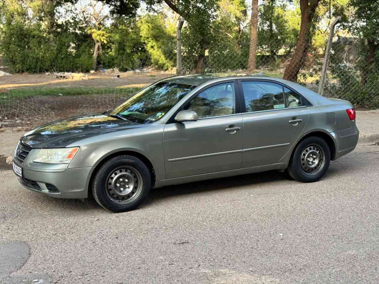 السلام عليكم سوناتاموديل ٢٠١٠متومه طبق الأصل رقم وسنويه شرط الحاسبه والسياره كصه وحده قمارة فقط سياره جديده ونظيفه بمعنى الكلمة وماناقصها اي شي جاهزه والسيارة بنزين اصلي ومكينتها اربعه سندر دوش ٢٤٠٠ ترايك وين مايعجبك واذا شفت اي نقص ينزل من سعرها والعنوان بغداد والسعر ٥٢ والاتصال على هذا الرقم ***********
