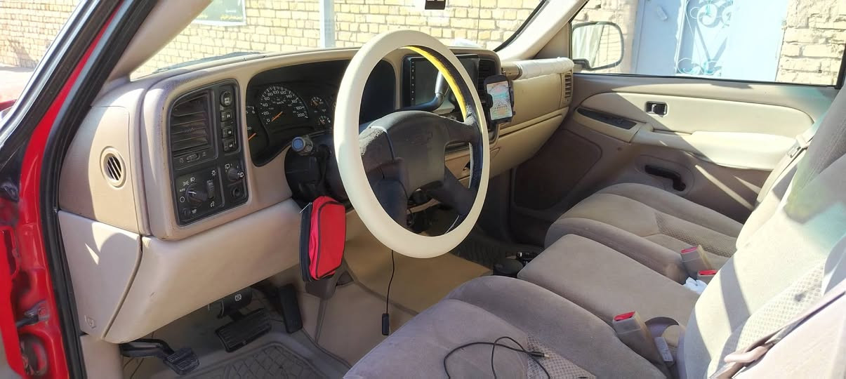 السلام عليكم 
الفنيه شوفر 2004فحل مكينه 6100  كير الف
مال مزاد بيها كتاب تترقم السياره خير من الله مكينه كير اكسل حداديه غرفه كهربأيات كله جديد تخم تاير
سعرها ١٠٥ وبيها مجال
مكان الكوت مركز المدينه
للاستفسار الاتصال على الرقم ( ***********)
