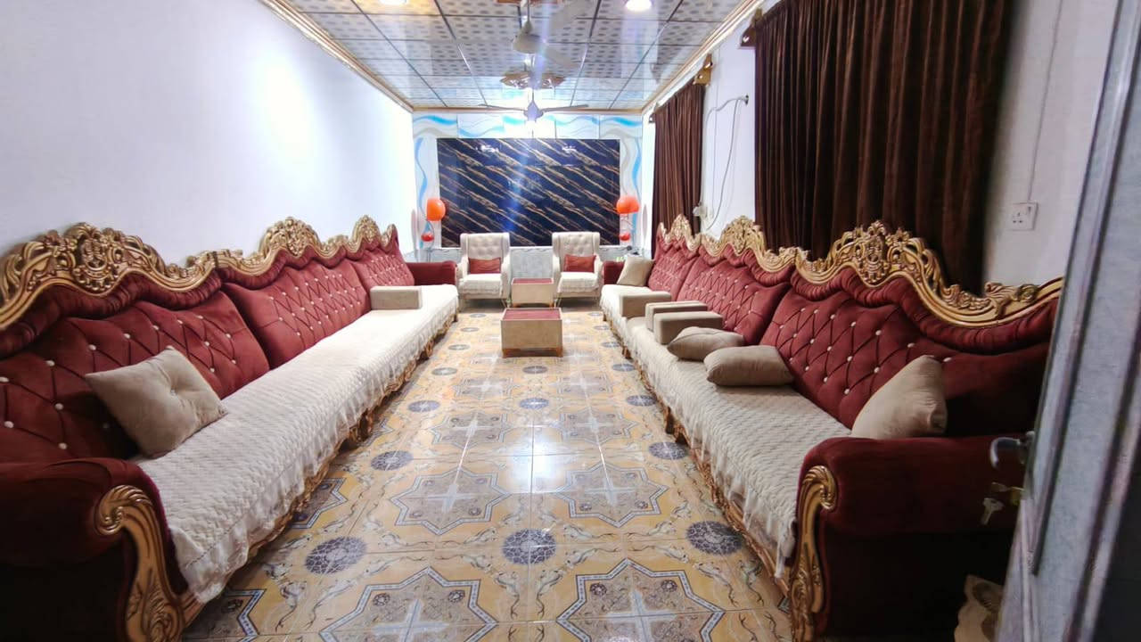 السلام عليكم بيت زراعي 600 متر 4 غرف صاله واستقبال  وحمام داخلي وخارجي كراج جبير وحديقة مكان البيت شوفة ***********السعر 90 وبي مجال للاستفسار
