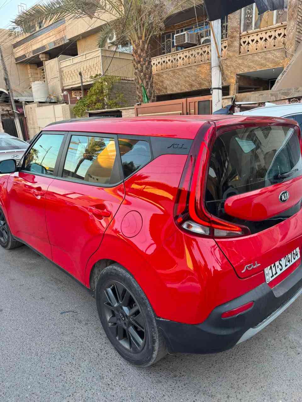 كيا صول وارد امريكي موديل 2021 للبيع 
رقم بغداد ماشية 33 الف ميل 
فئة الEX مواصفات كاملة 
المكينة 2000 السيارة جاهزة و مابيها اي نقص 
الضرر جاملغ الايمن مبدل و حافة الباب معدل و مصبوخ و الباب الخلفي الايمن 
المواصفات 
فتحة سقف 
شاشة 
تدفئة مقاعد 
تدفئة استيرن 
رادارات جانبية 
مقاعد جلد 
السعر : 145 و بيها مجال 
صور الحادث و رقم الشاصي موجود بالمنشور 
مكان السيارة بغداد 
الرقم : ***********
