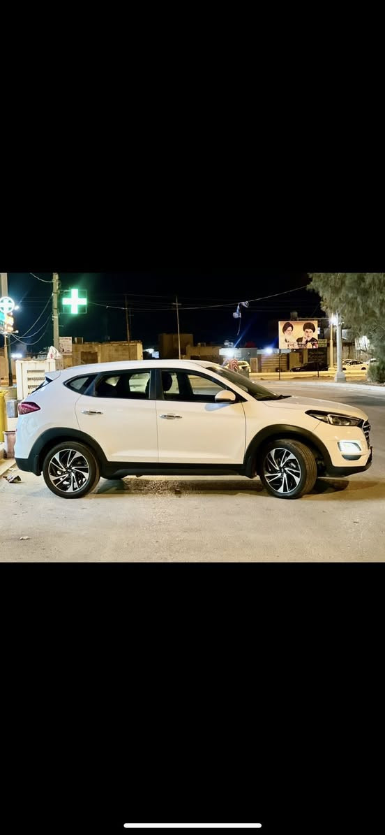 توكسان للبيع 2020 خليجي جديدة لوك السيارة استعمال جدآ نظيف خمس عدسات بصمة رقم أربيل أنكليزي سنوية وهزة ال31 وتنتهي السيارة كشنات كهربائي 
حساسات كاميرة هندبريك يم البريك شاحن تليفون فوول تبريد ثلج السيارة 1/1  تأخذها ما تصرف عليهه دينار 
سعر السيارة 175 وبيهه مجال بسيط حك الشراي 
***********
