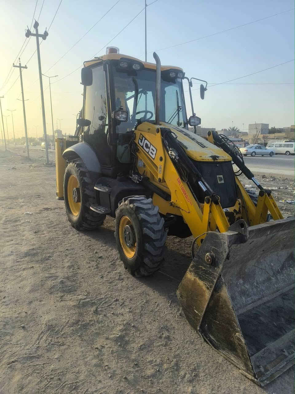 السلام عليكم ورحمه الله وبركاته
حفاره جي سيبي موديل 2012 
مكفوله كفاله عامه حتئ من الصبغ 
كير راجز تبريد دكمت طسه
محرك وكير مكفولات حفاره جاهزه لعمل بدون نواقص
مكانهه بل نجف الشراي يتصل ع رقم ***********
